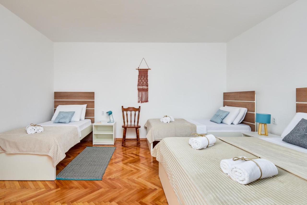 Villa Waikiki Beach House à Tivat Extérieur photo