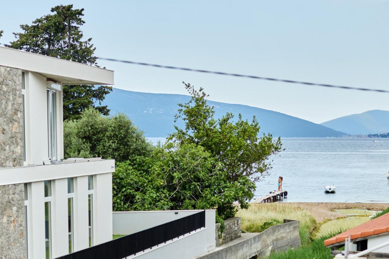 Villa Waikiki Beach House à Tivat Extérieur photo