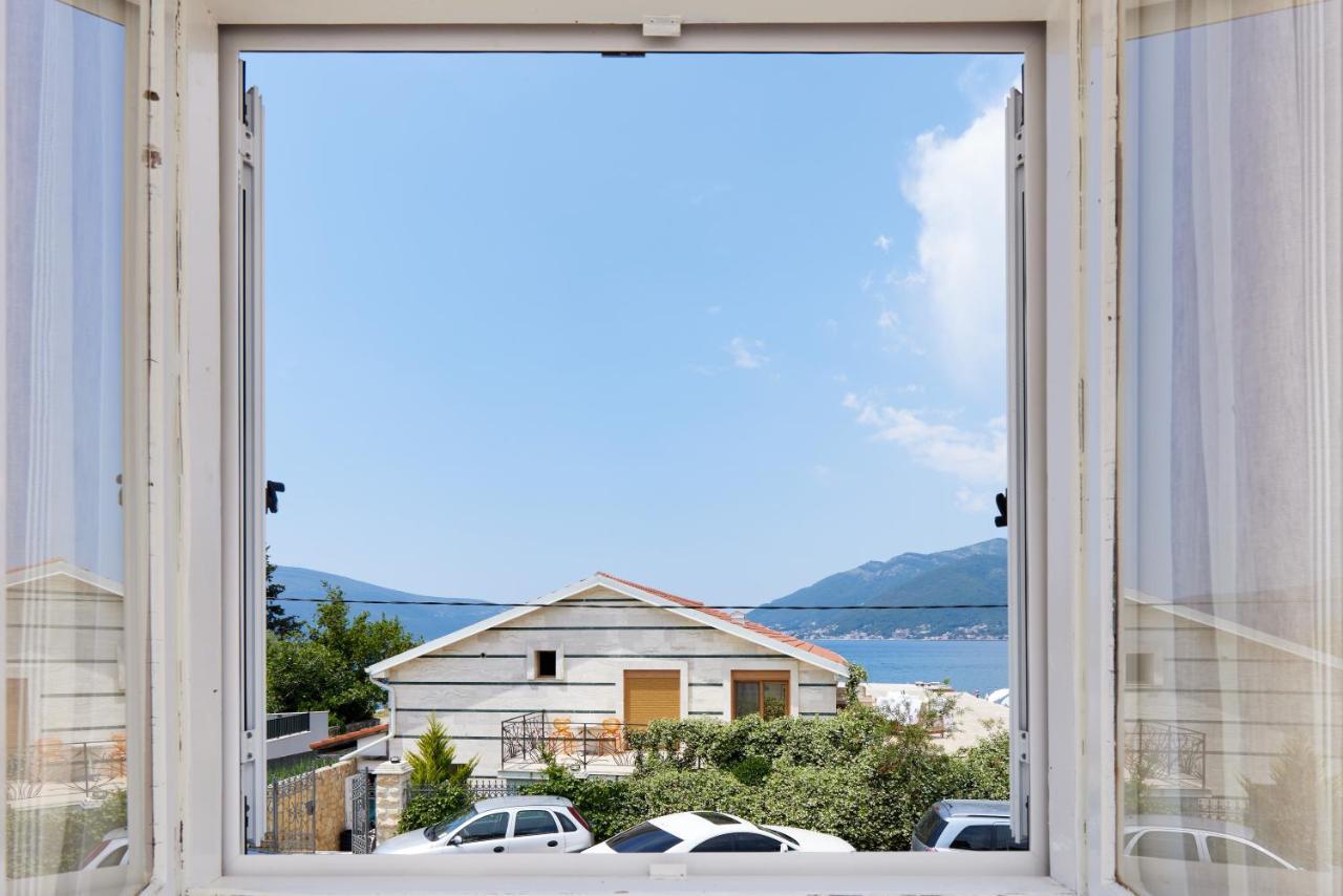 Villa Waikiki Beach House à Tivat Extérieur photo