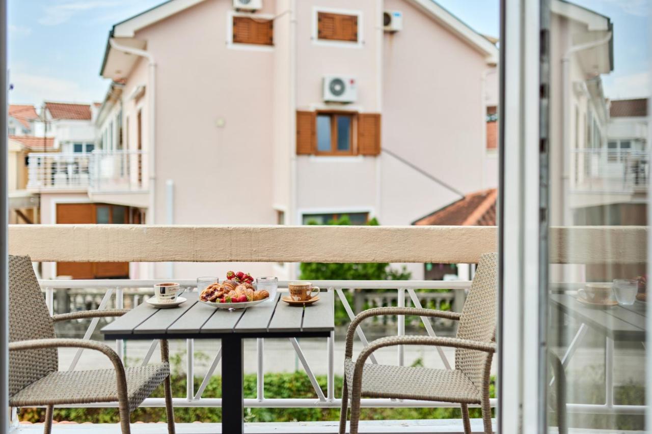 Villa Waikiki Beach House à Tivat Extérieur photo