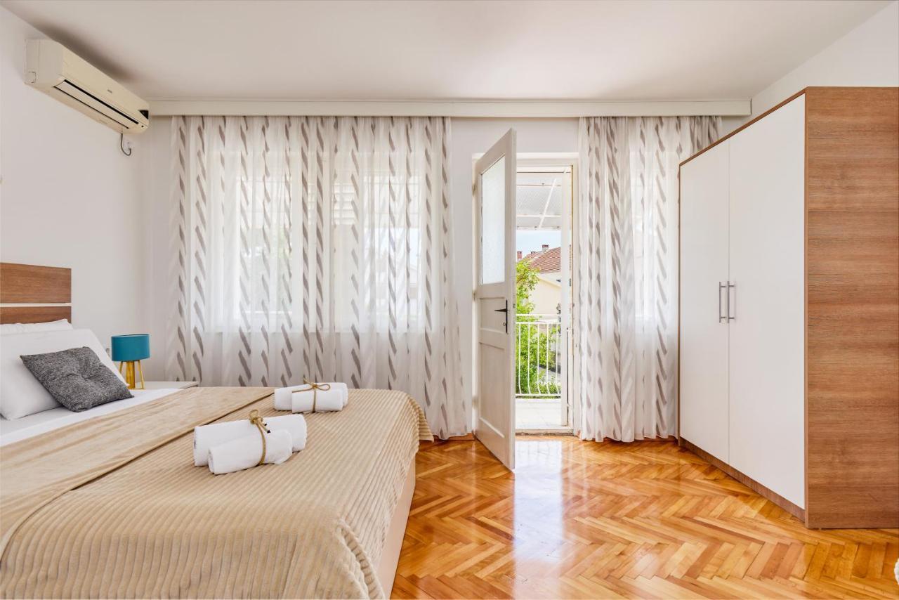 Villa Waikiki Beach House à Tivat Extérieur photo