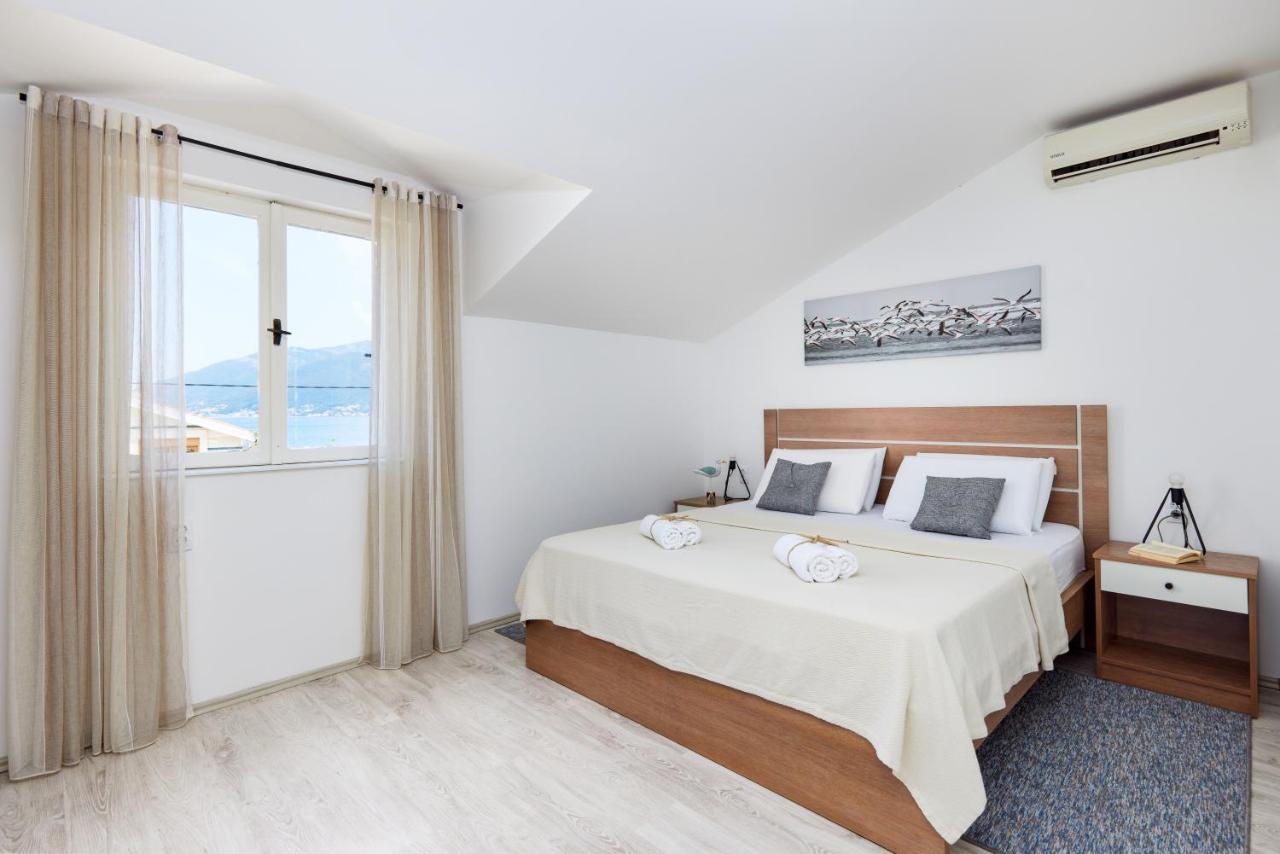 Villa Waikiki Beach House à Tivat Extérieur photo