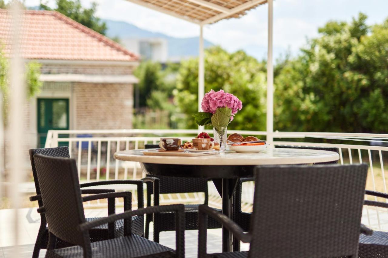 Villa Waikiki Beach House à Tivat Extérieur photo