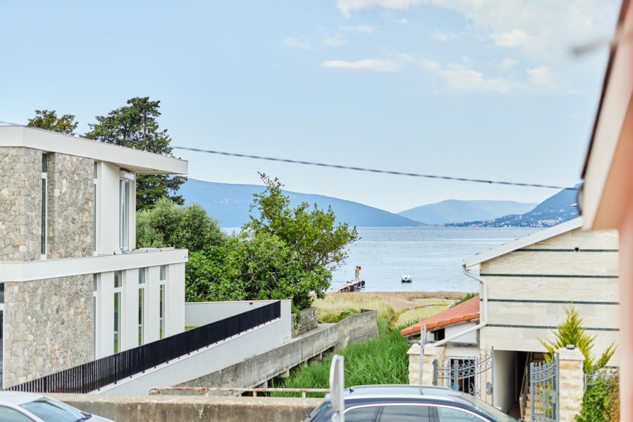 Villa Waikiki Beach House à Tivat Extérieur photo