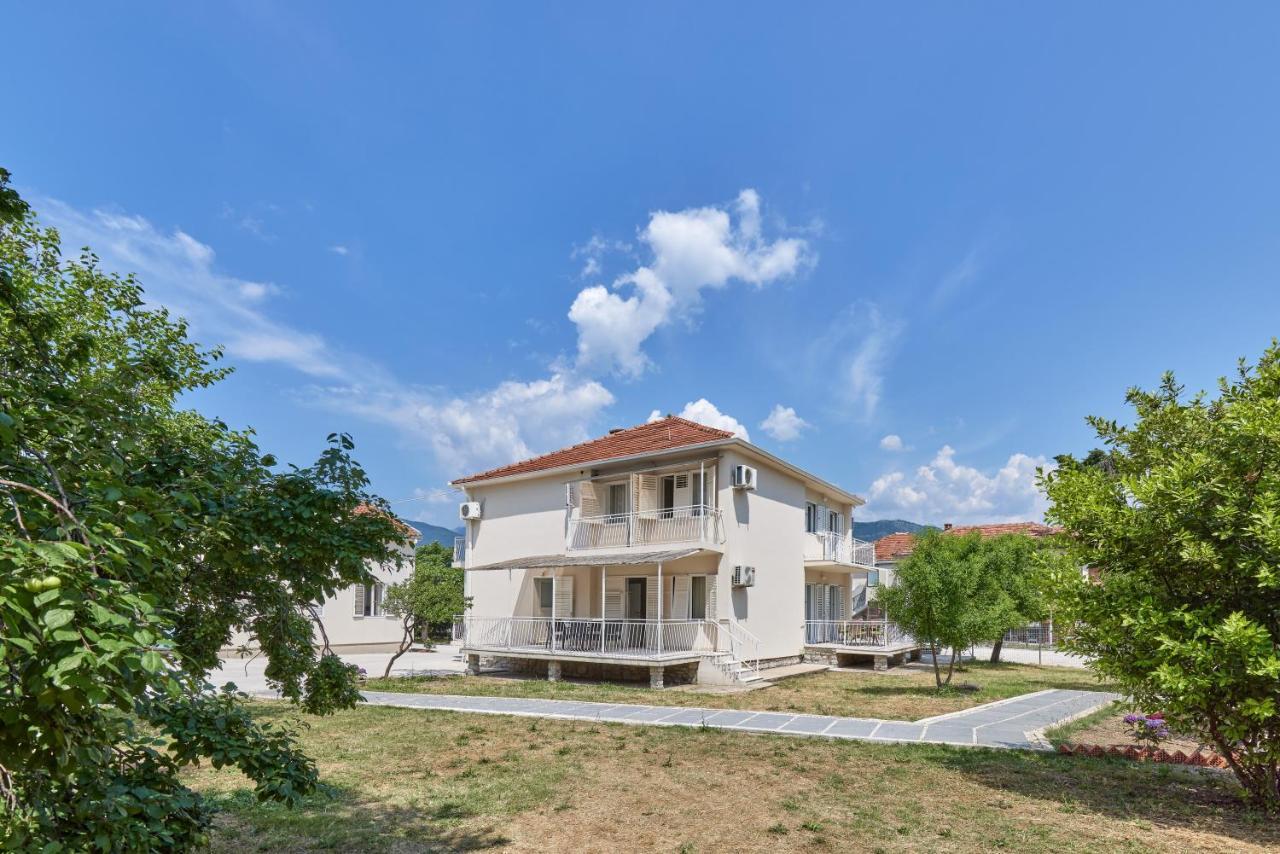 Villa Waikiki Beach House à Tivat Extérieur photo