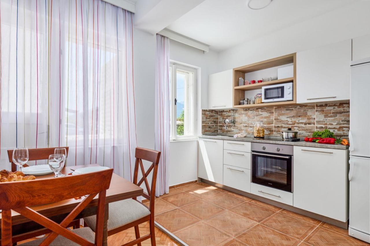 Villa Waikiki Beach House à Tivat Extérieur photo
