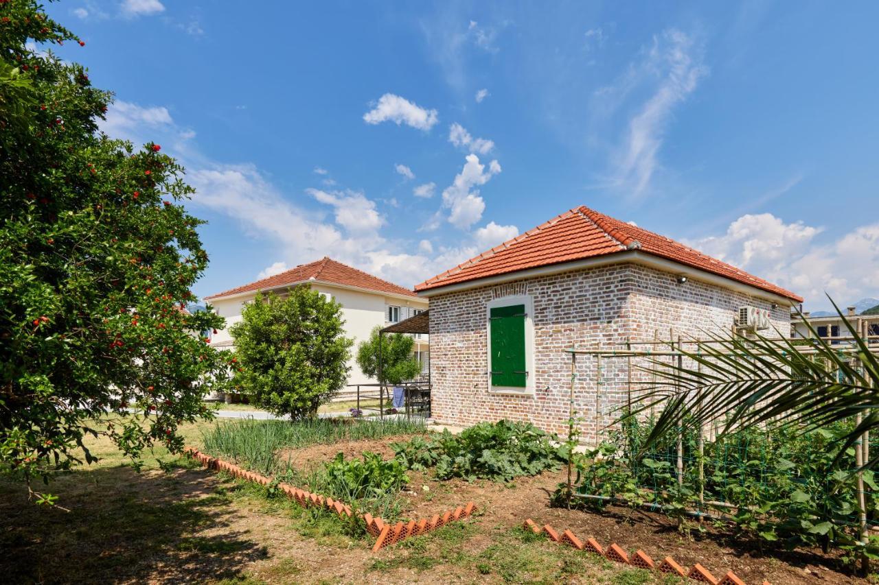 Villa Waikiki Beach House à Tivat Extérieur photo
