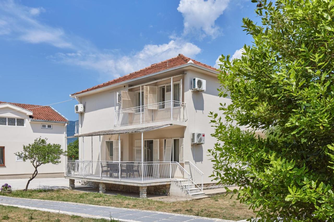 Villa Waikiki Beach House à Tivat Extérieur photo