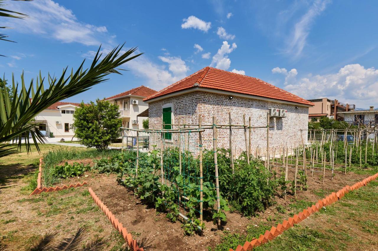 Villa Waikiki Beach House à Tivat Extérieur photo